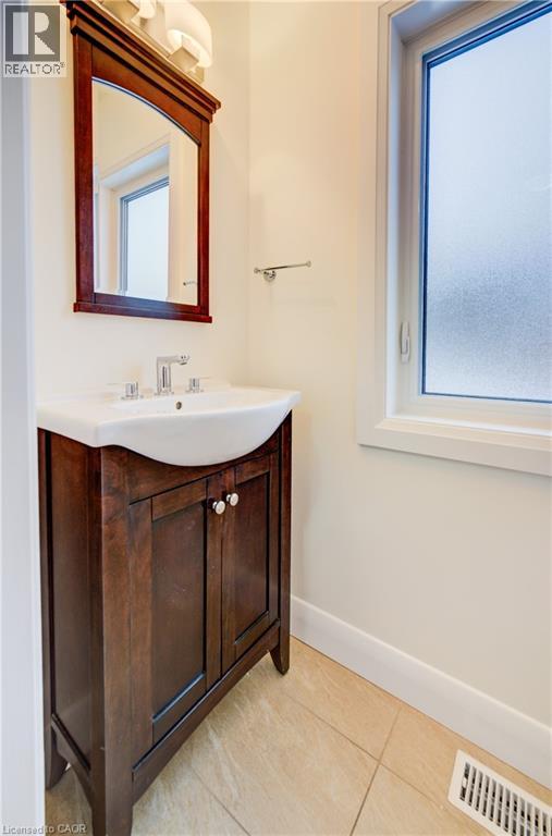 122 Belmont Avenue, Waterloo, Ontario  N2L 2A9 - Photo 26 - 40800277