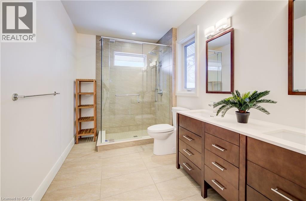 122 Belmont Avenue, Waterloo, Ontario  N2L 2A9 - Photo 34 - 40800277