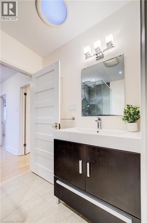 122 Belmont Avenue, Waterloo, Ontario  N2L 2A9 - Photo 37 - 40800277