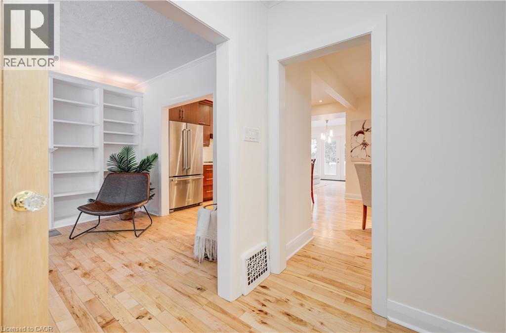 122 Belmont Avenue, Waterloo, Ontario  N2L 2A9 - Photo 5 - 40800277