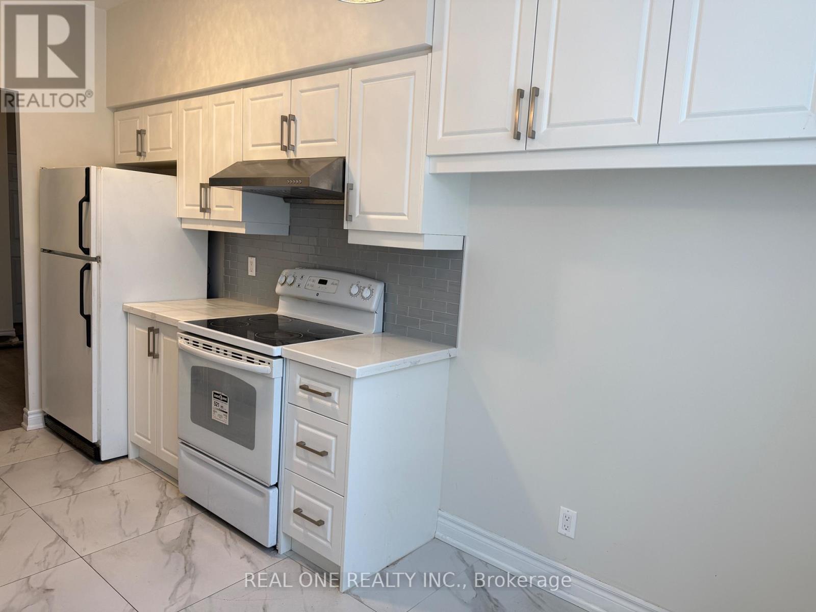 102 - 35 EMPRESS AVENUE, Toronto, Ontario