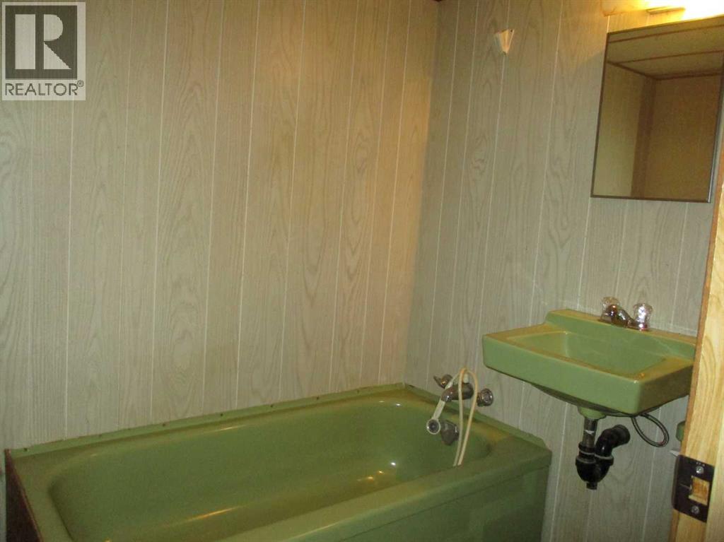 220 2nd Avenue Sw, Manning, Alberta  T0H 2M0 - Photo 14 - A2264429