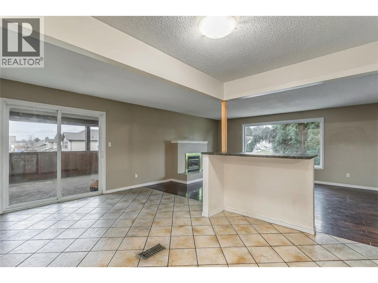 758 Josselyn Court, Kelowna, British Columbia  V1X 6A4 - Photo 8 - 10369633