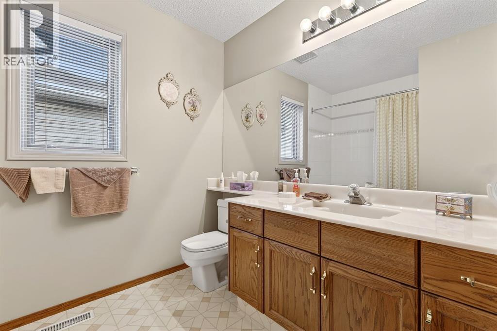 311 Douglasbank Drive Se, Calgary, Alberta  T2Z 2C7 - Photo 35 - A2277070