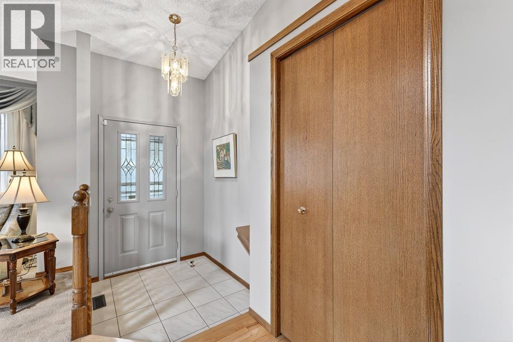 311 Douglasbank Drive Se, Calgary, Alberta  T2Z 2C7 - Photo 3 - A2277070