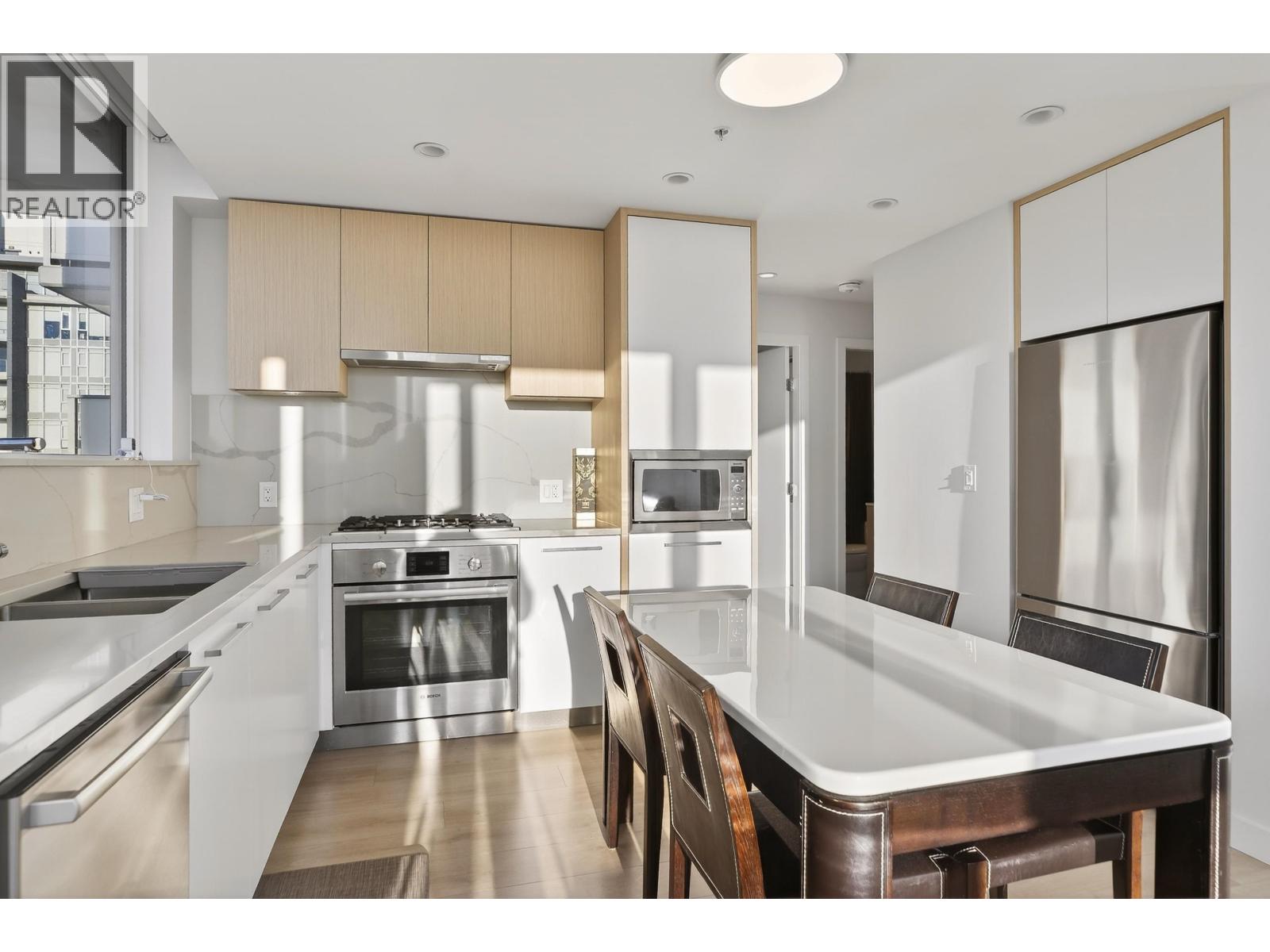 1609 567 Clarke Road, Coquitlam, British Columbia  V3J 0K7 - Photo 2 - R3076506