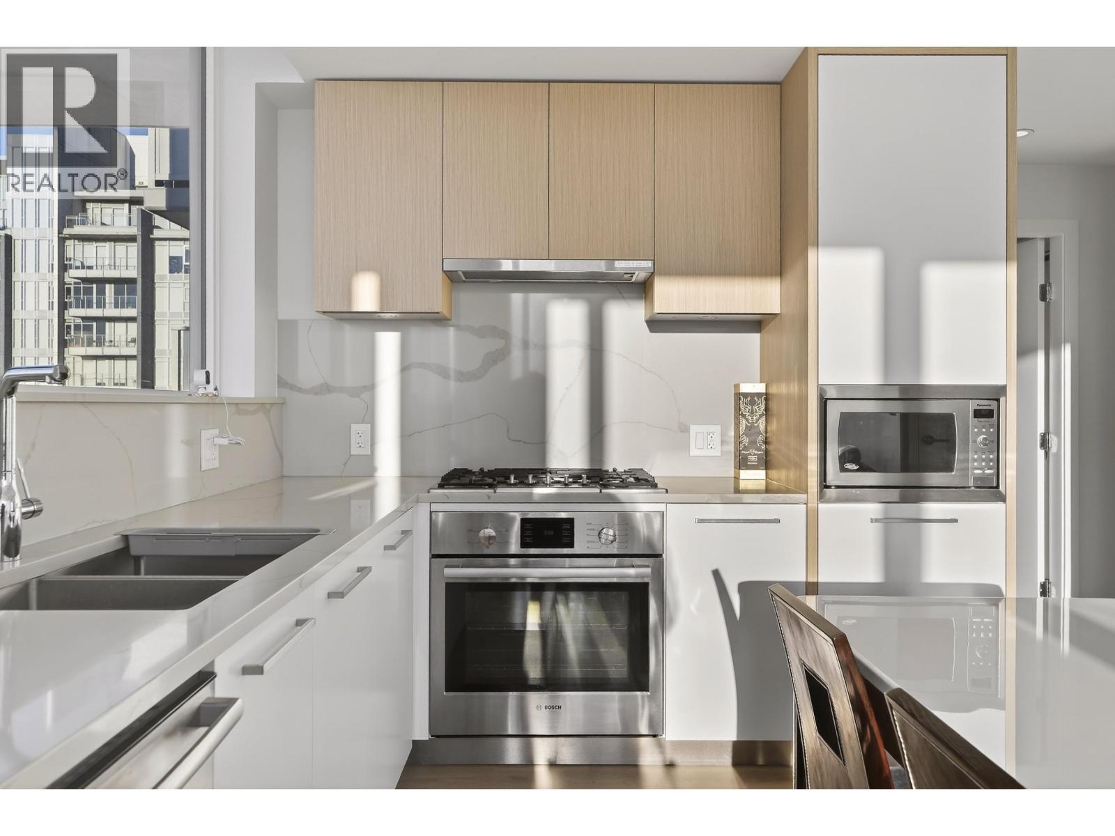 1609 567 Clarke Road, Coquitlam, British Columbia  V3J 0K7 - Photo 3 - R3076506