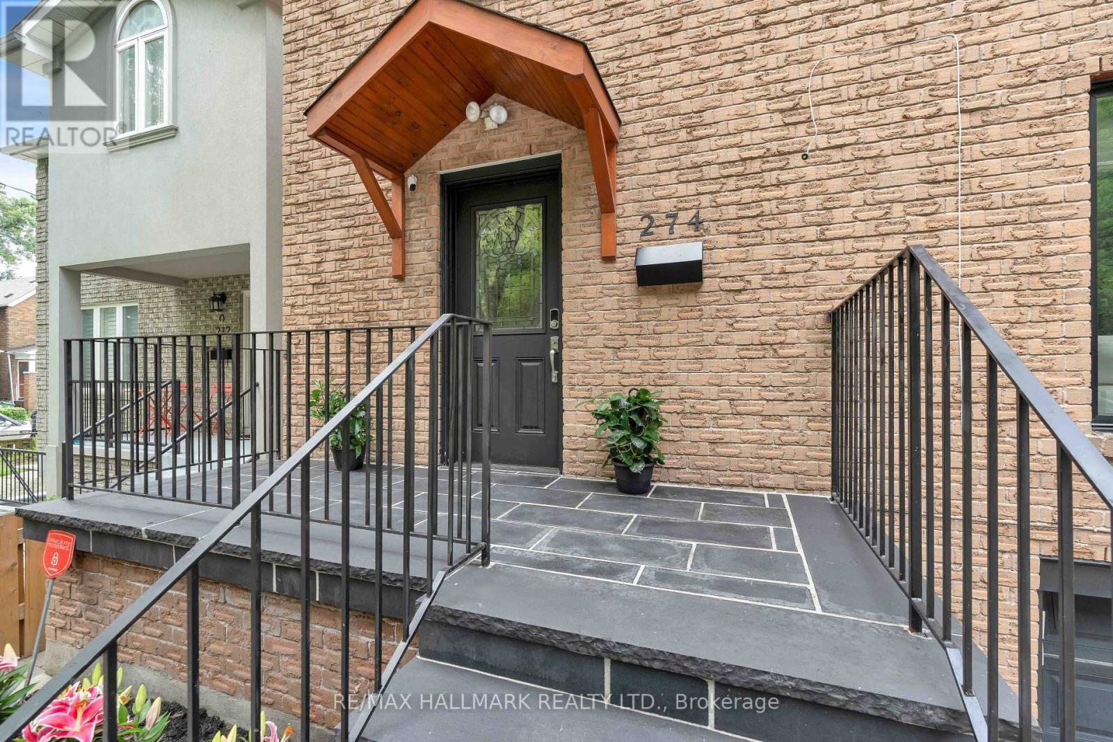 274 Gowan Avenue, Toronto, Ontario  M4J 2K6 - Photo 2 - E12729542