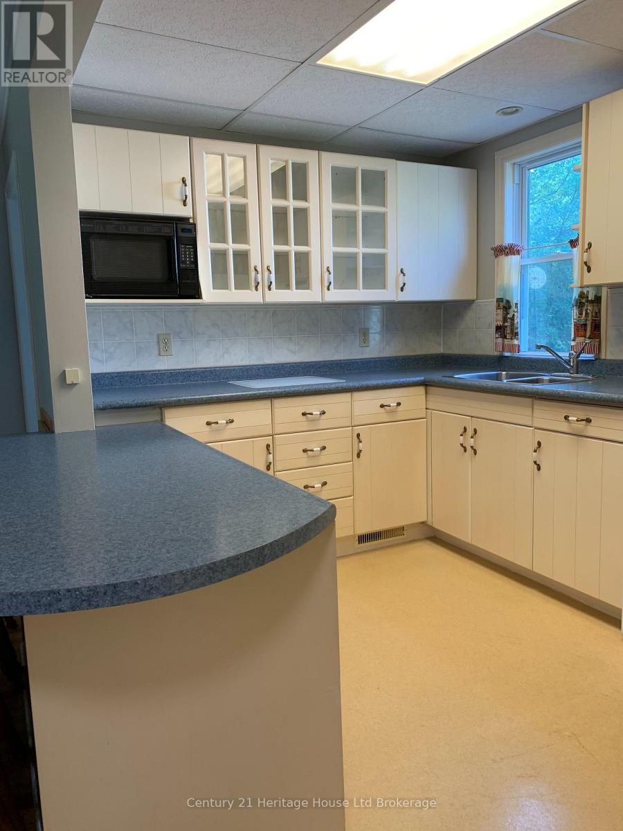 225 Algonquin Drive, South Huron, Ontario  N0M 1Y0 - Photo 6 - X12468220