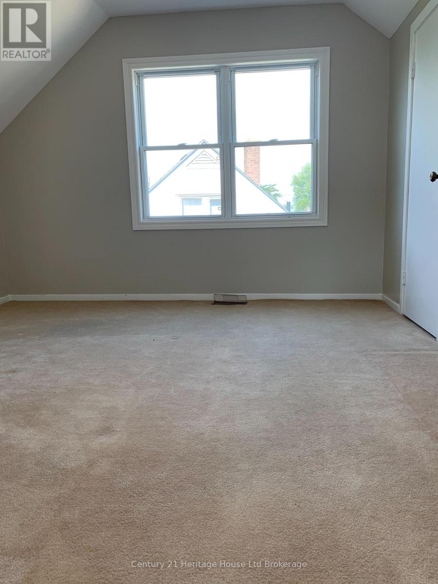 Photo 10 of 16 for 225 Algonquin Drive