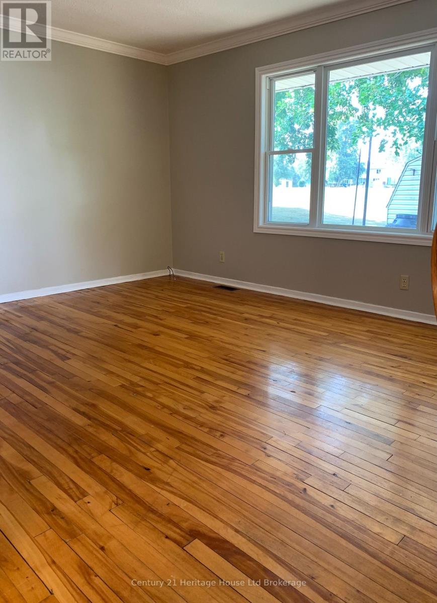 Photo 4 of 16 for 225 Algonquin Drive