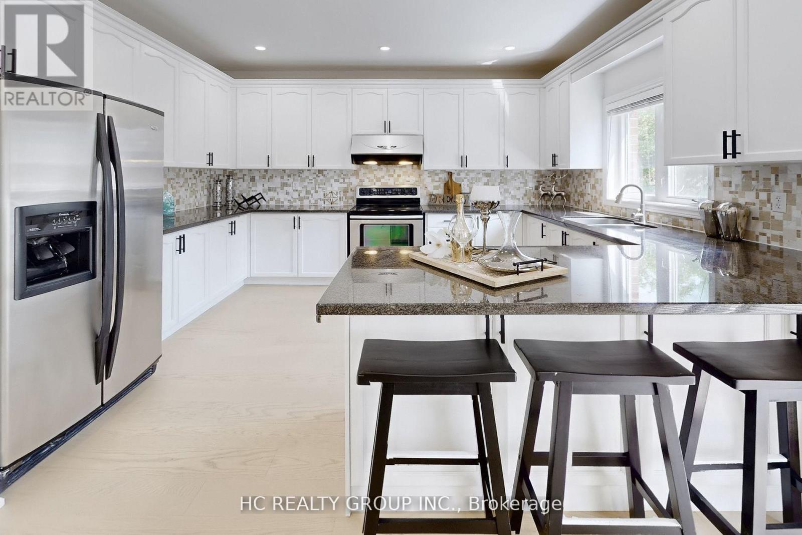 47 Medoc Place, Vaughan, Ontario  L4J 8Y9 - Photo 10 - N12729324