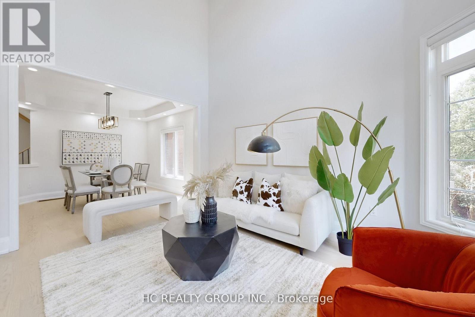 47 Medoc Place, Vaughan, Ontario  L4J 8Y9 - Photo 4 - N12729324