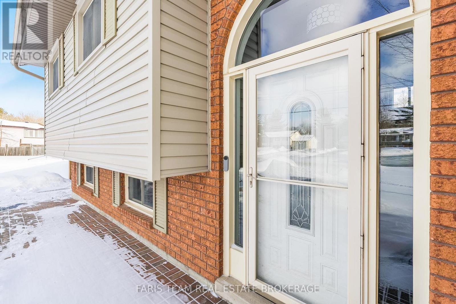 52 Roth Street, Essa (Angus), Ontario  L0M 1B2 - Photo 3 - N12729386