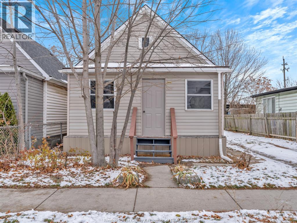 MLS# 26001925: 944 MAISONVILLE, Windsor, Canada