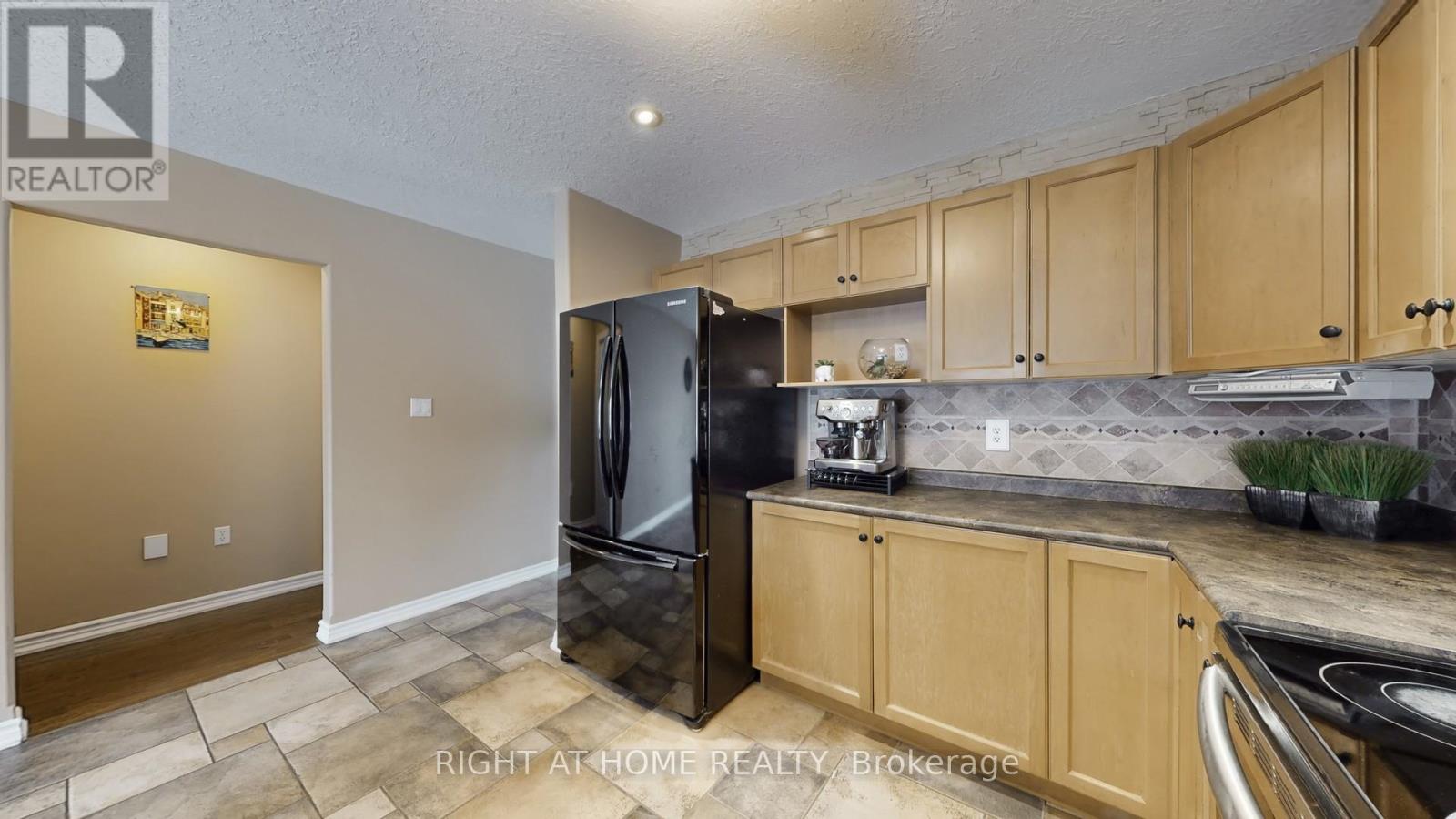 204 Proclamation Drive, Barrie (Innis-Shore), Ontario  L4N 0Y9 - Photo 11 - S12729366