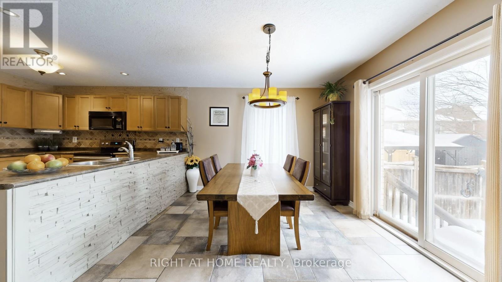 204 Proclamation Drive, Barrie (Innis-Shore), Ontario  L4N 0Y9 - Photo 12 - S12729366