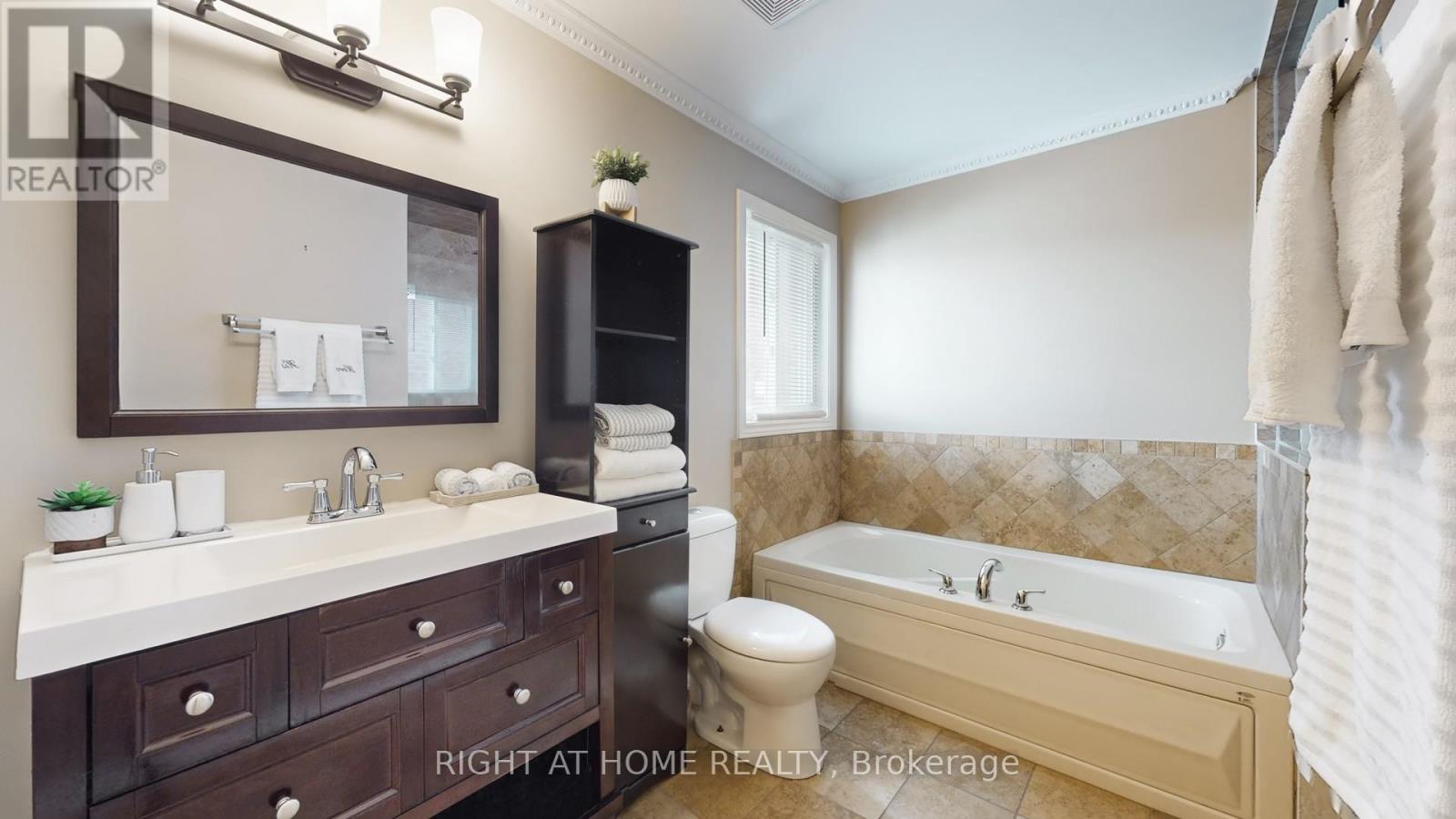 204 Proclamation Drive, Barrie (Innis-Shore), Ontario  L4N 0Y9 - Photo 17 - S12729366