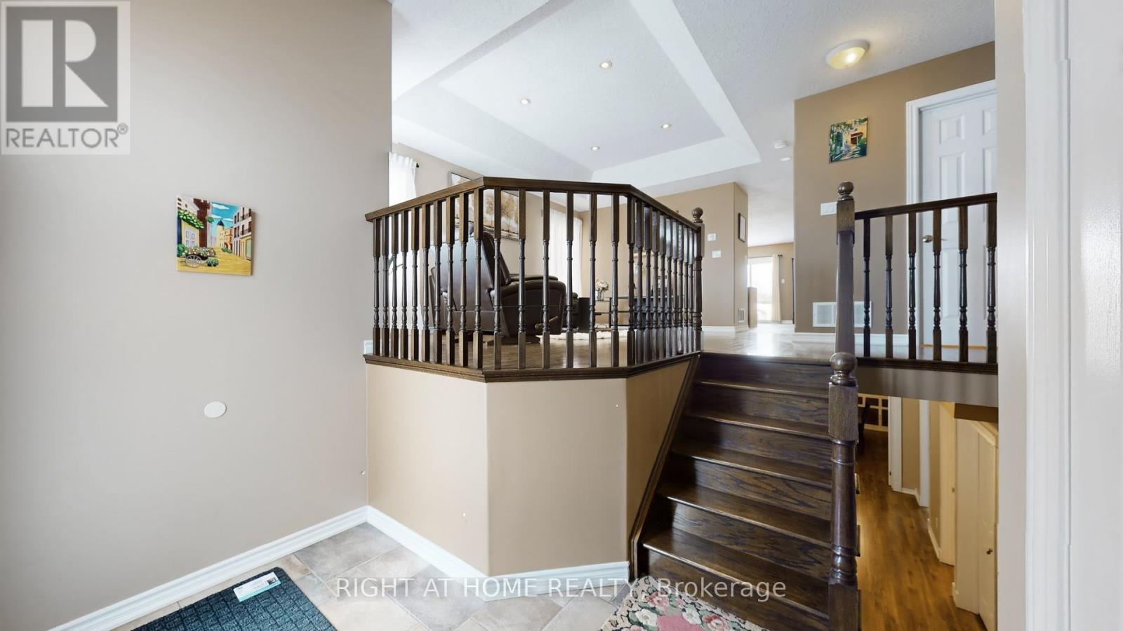 204 Proclamation Drive, Barrie (Innis-Shore), Ontario  L4N 0Y9 - Photo 4 - S12729366