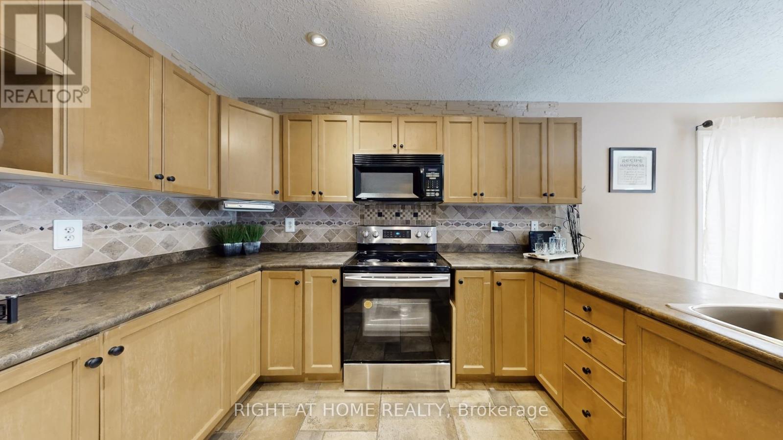 204 Proclamation Drive, Barrie (Innis-Shore), Ontario  L4N 0Y9 - Photo 8 - S12729366