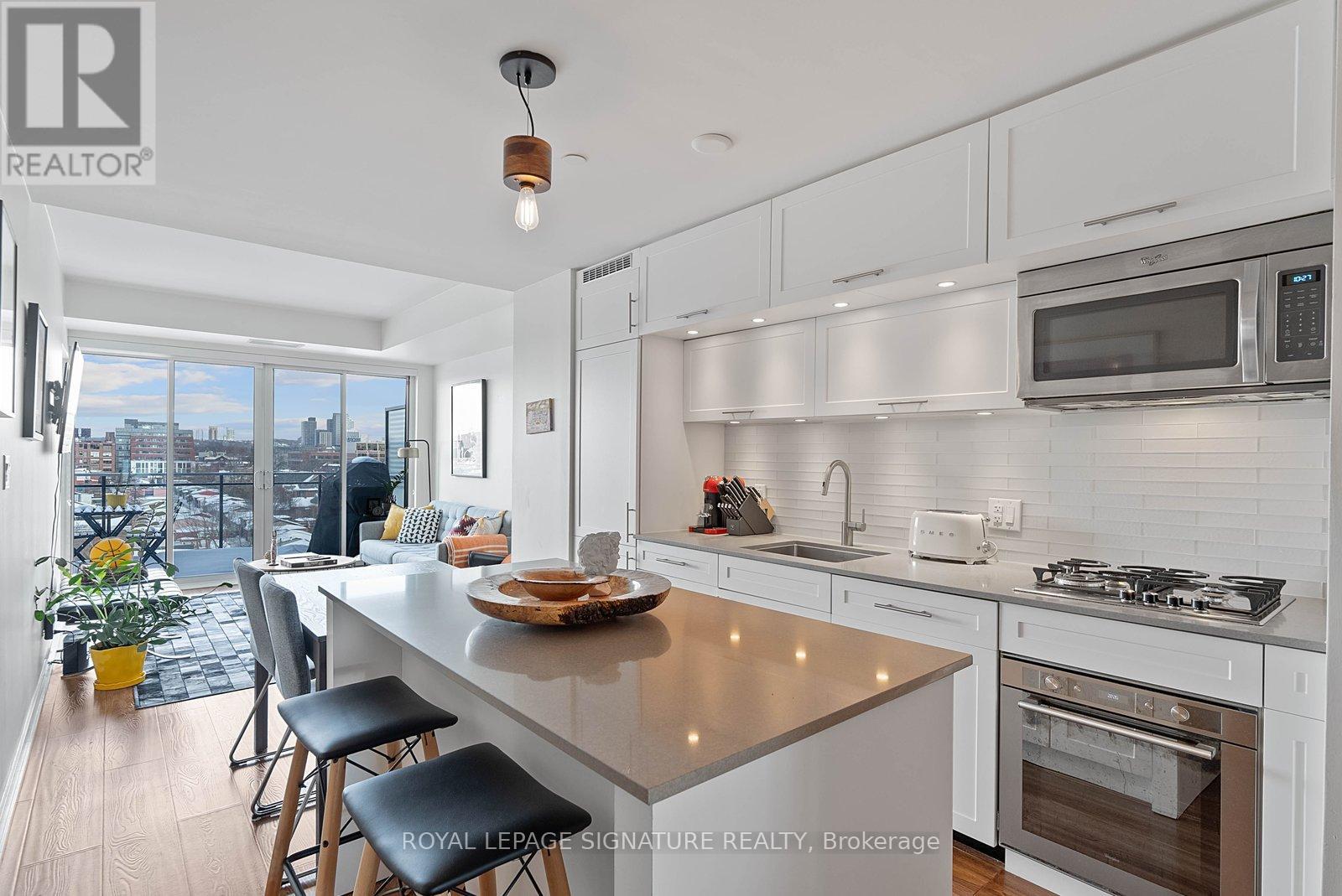 601 - 205 MANNING AVENUE, Toronto, Ontario