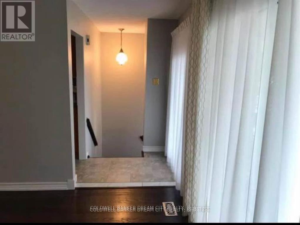 8 Maplehurst Square, Brampton, Ontario  L6Z 1J6 - Photo 10 - W12729314