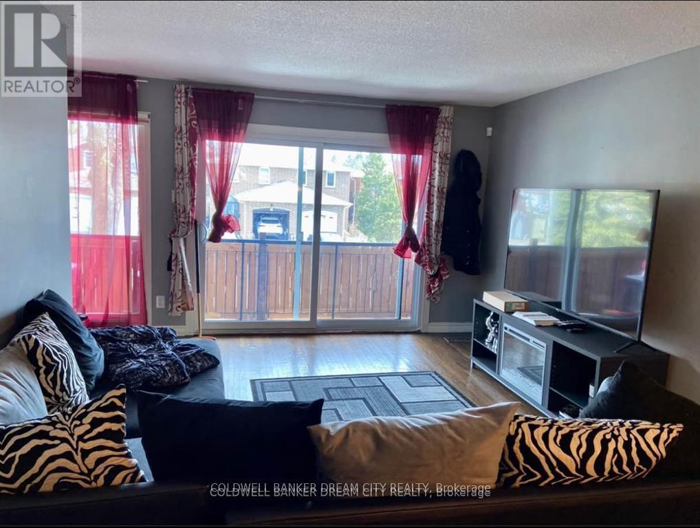 8 Maplehurst Square, Brampton, Ontario  L6Z 1J6 - Photo 7 - W12729314