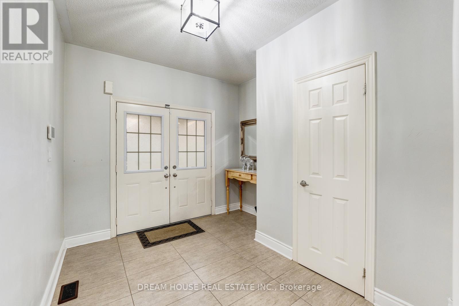 353 Michener Place, Milton, Ontario  L9T 8P4 - Photo 4 - W12729368