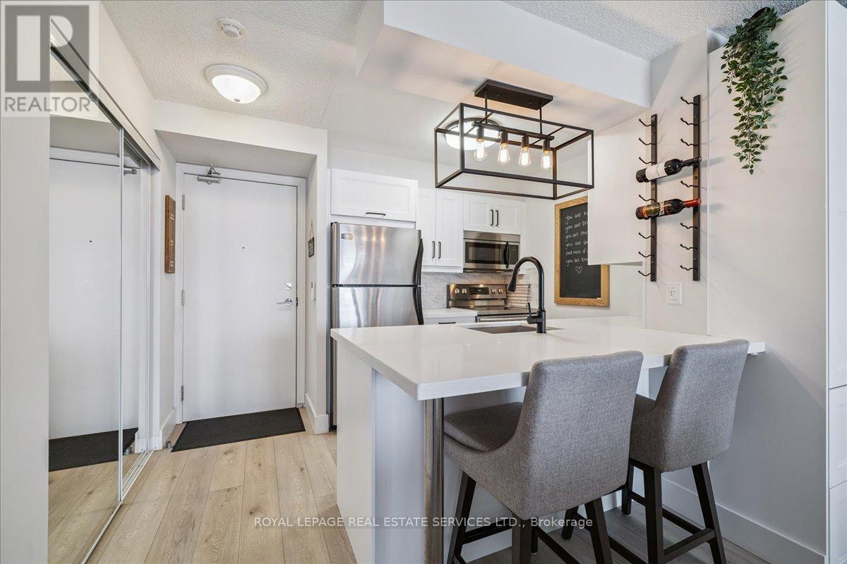 802 - 2379 Central Park Drive, Oakville, Ontario  L6H 0E3 - Photo 5 - W12729378