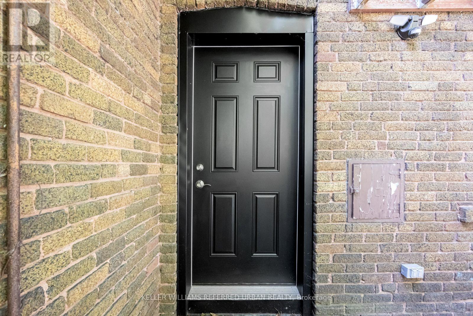 Lower - 2556 Lake Shore Boulevard W, Toronto, Ontario  M8V 1G1 - Photo 2 - W12729382