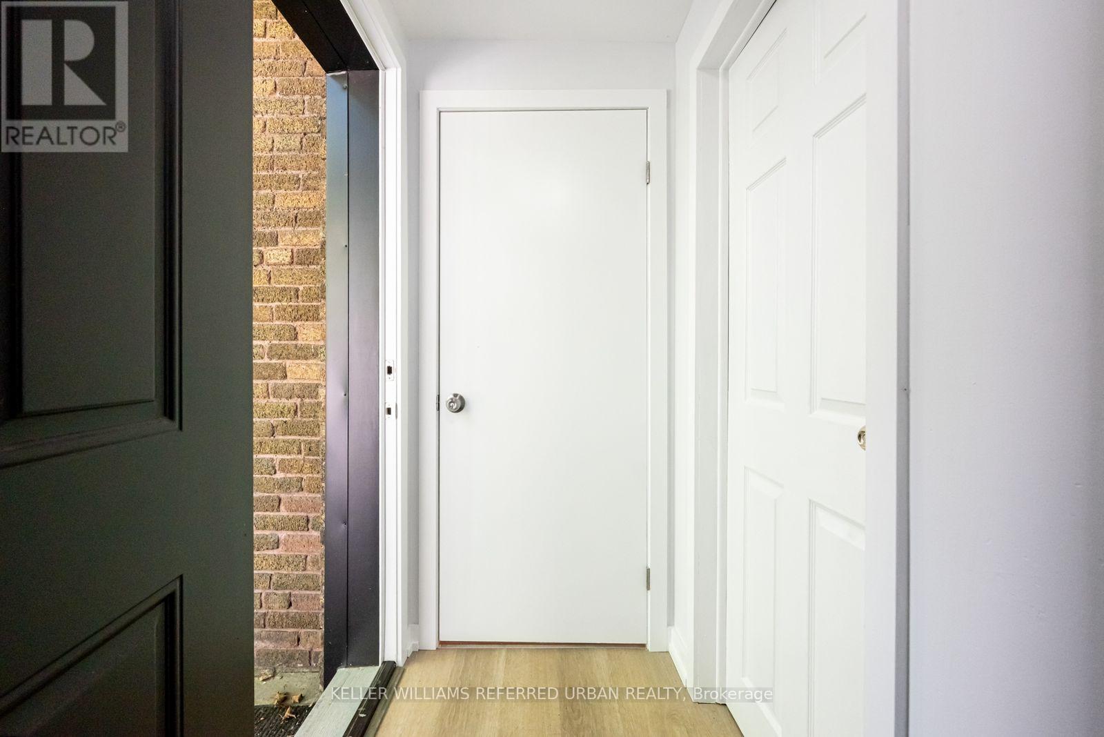 Lower - 2556 Lake Shore Boulevard W, Toronto, Ontario  M8V 1G1 - Photo 3 - W12729382