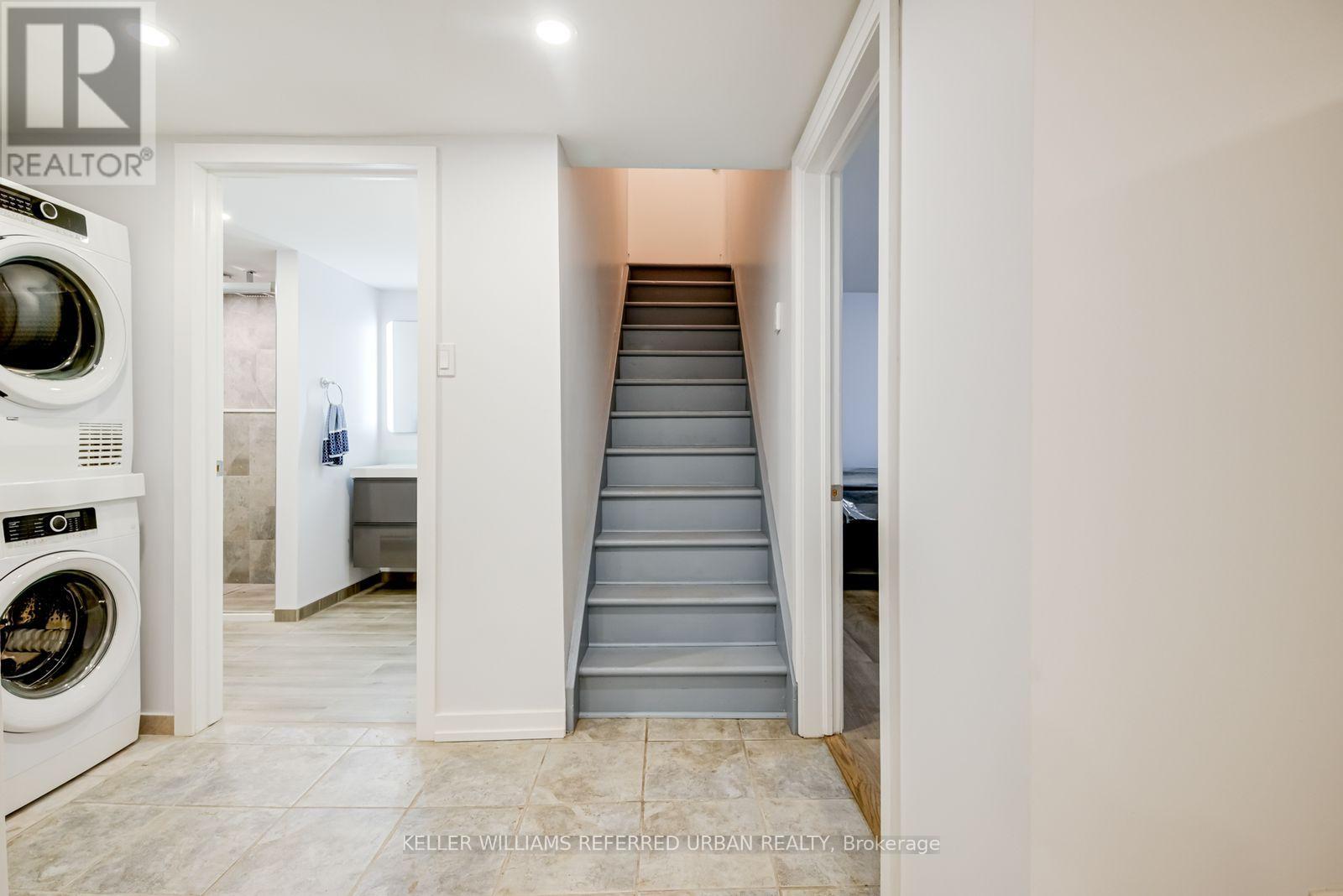 Lower - 2556 Lake Shore Boulevard W, Toronto, Ontario  M8V 1G1 - Photo 4 - W12729382