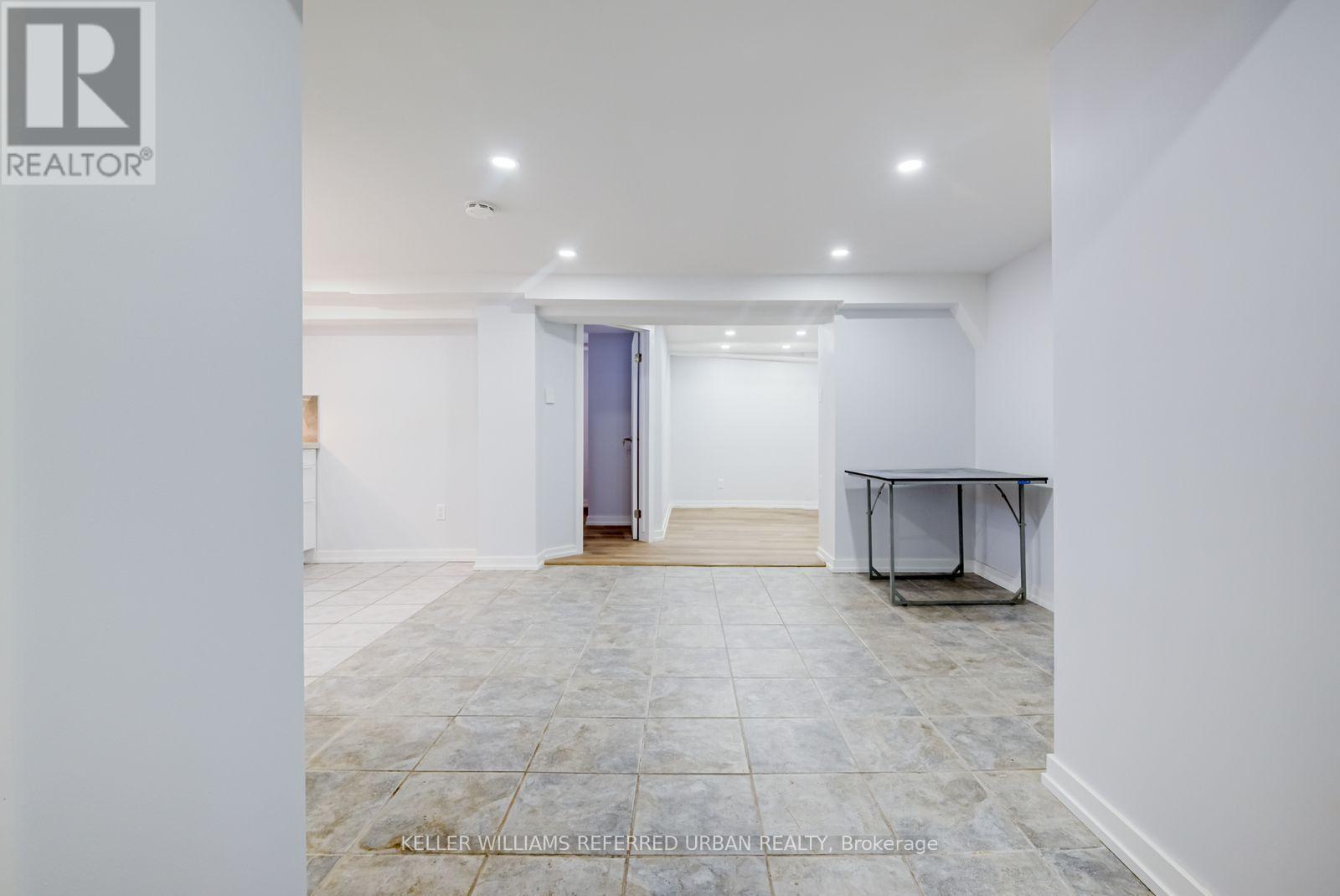 Lower - 2556 Lake Shore Boulevard W, Toronto, Ontario  M8V 1G1 - Photo 5 - W12729382