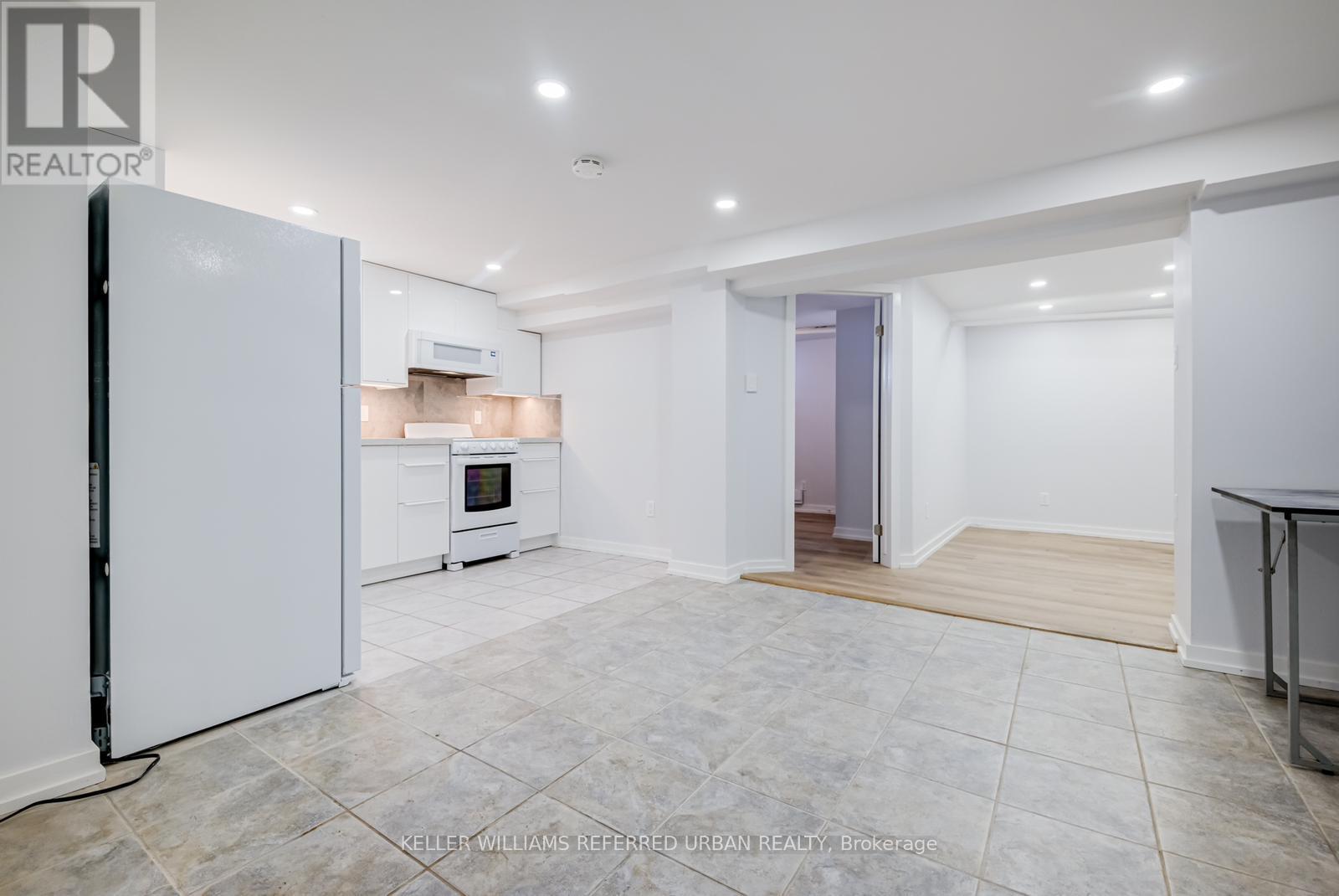 Lower - 2556 Lake Shore Boulevard W, Toronto, Ontario  M8V 1G1 - Photo 8 - W12729382