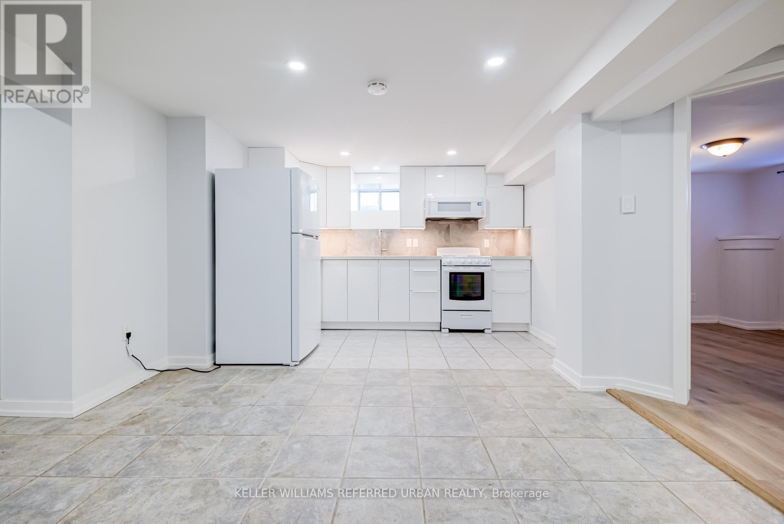 Lower - 2556 Lake Shore Boulevard W, Toronto, Ontario  M8V 1G1 - Photo 9 - W12729382