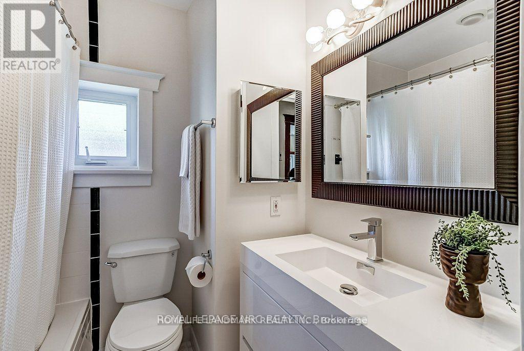 Upstairs - 30 Fourth Street, Toronto, Ontario  M8V 2Y3 - Photo 9 - W12729438