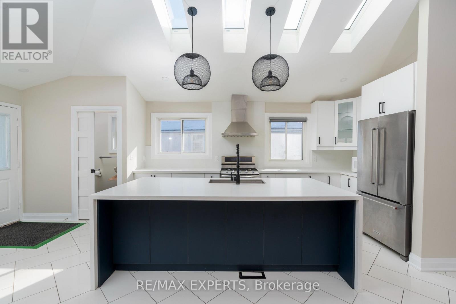 Upper - 934 Beechwood Avenue, Mississauga, Ontario  L5G 4E2 - Photo 12 - W12729480