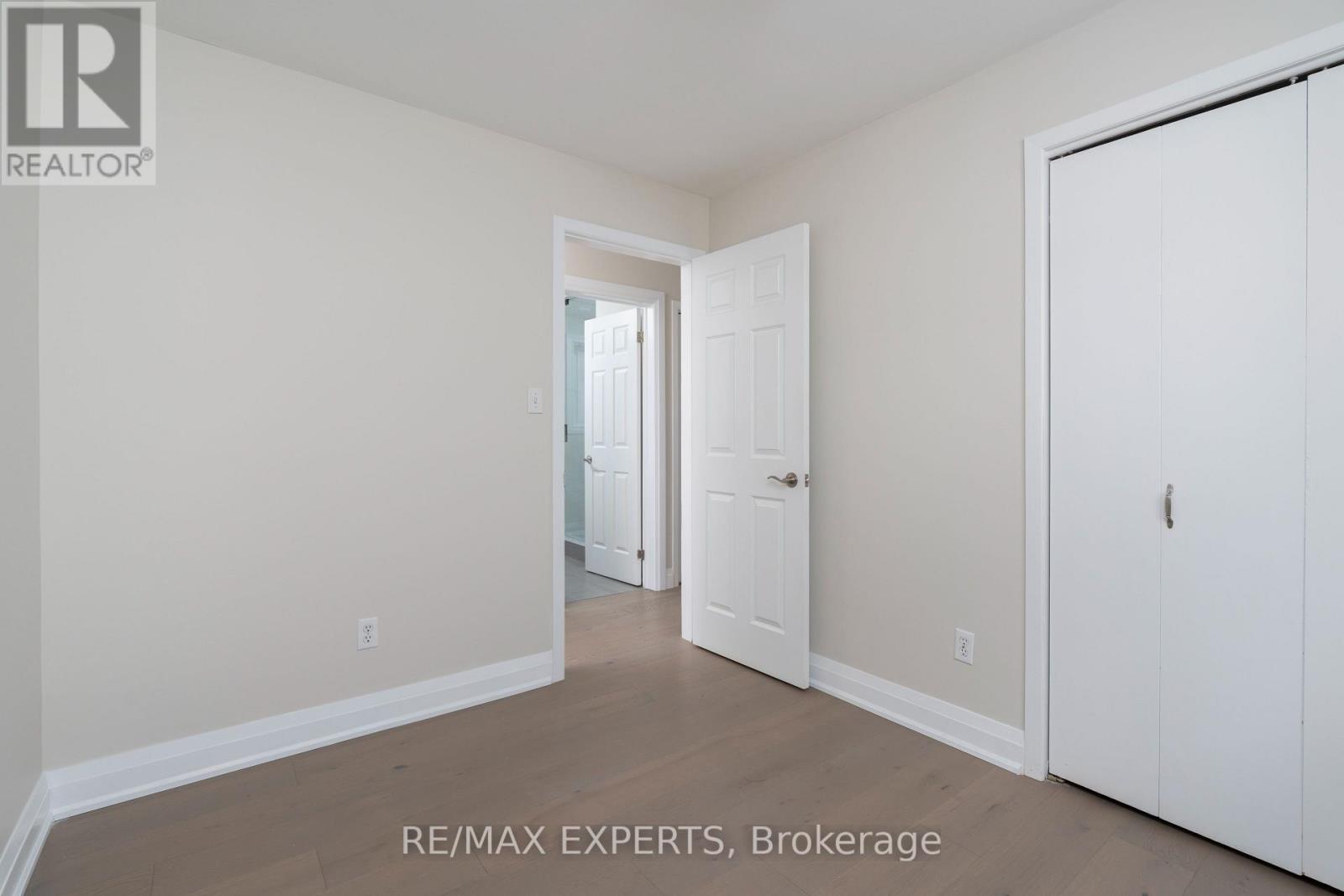 Upper - 934 Beechwood Avenue, Mississauga, Ontario  L5G 4E2 - Photo 17 - W12729480