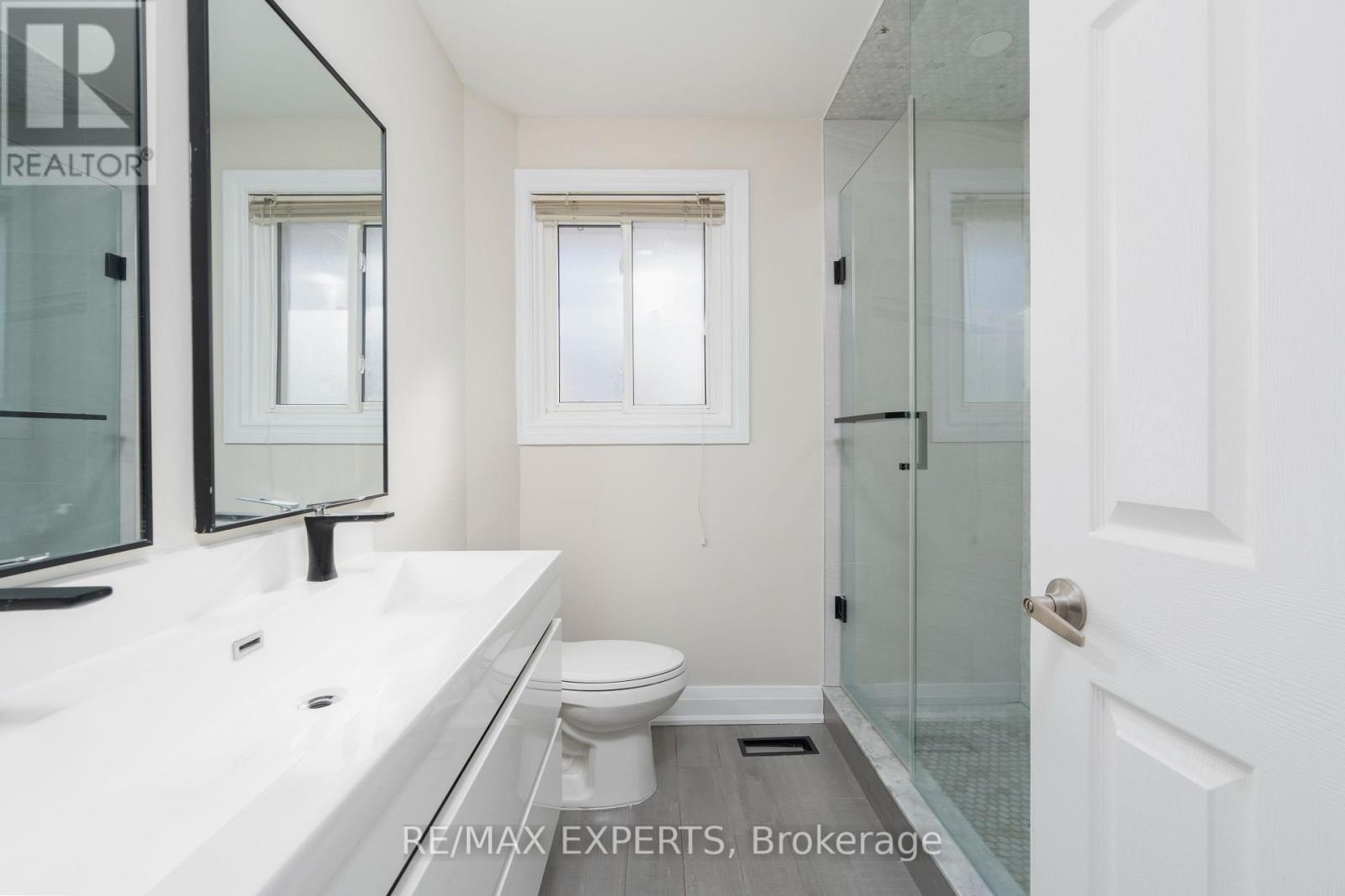 Upper - 934 Beechwood Avenue, Mississauga, Ontario  L5G 4E2 - Photo 20 - W12729480