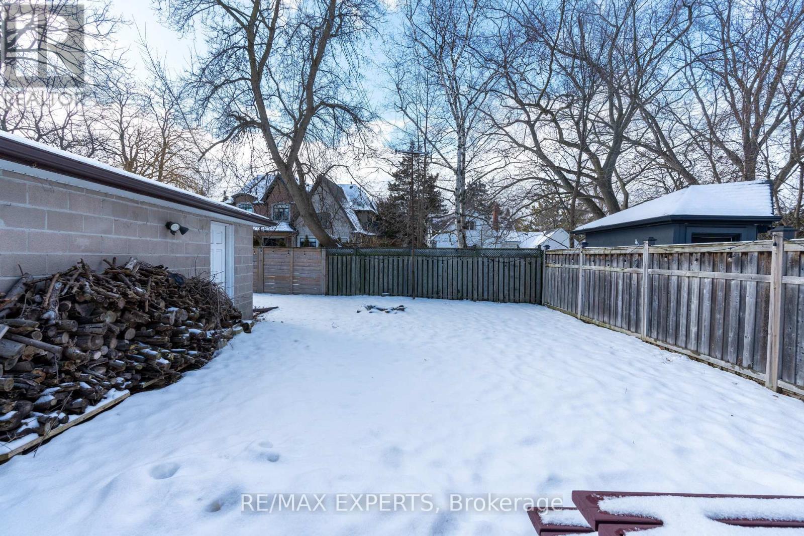 Upper - 934 Beechwood Avenue, Mississauga, Ontario  L5G 4E2 - Photo 23 - W12729480