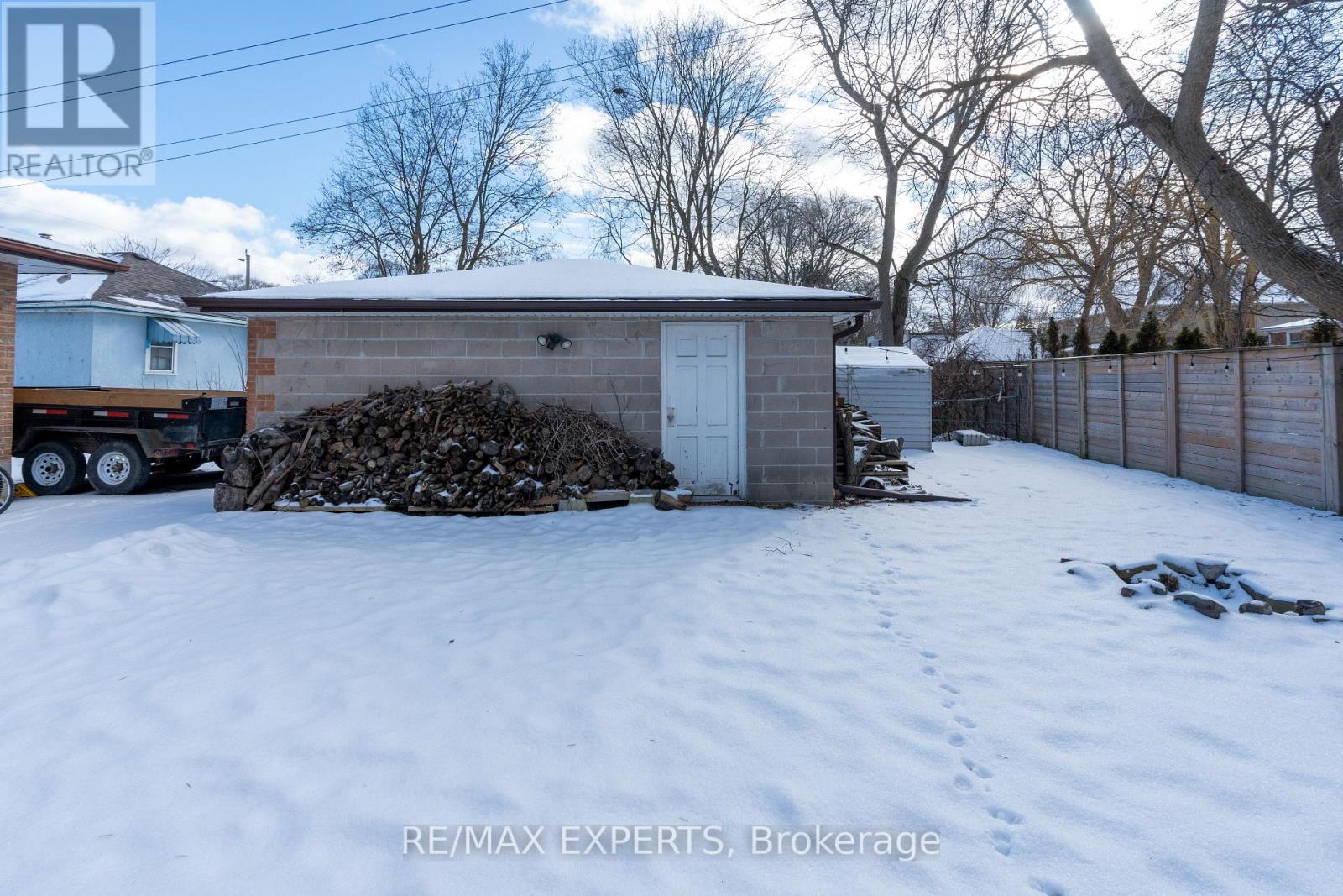 Upper - 934 Beechwood Avenue, Mississauga, Ontario  L5G 4E2 - Photo 24 - W12729480