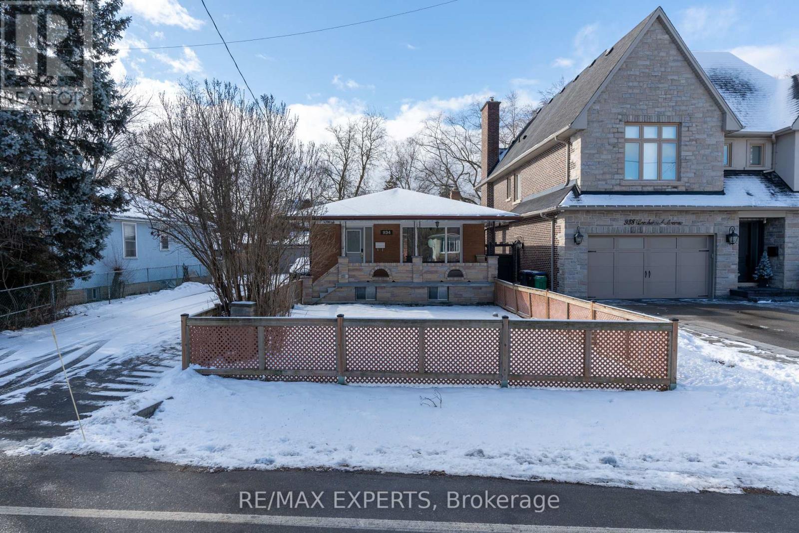 Upper - 934 Beechwood Avenue, Mississauga, Ontario  L5G 4E2 - Photo 5 - W12729480