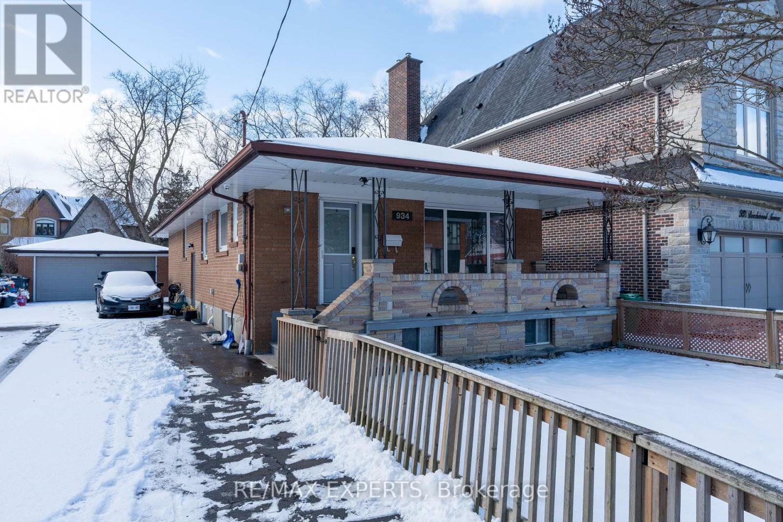 Upper - 934 Beechwood Avenue, Mississauga, Ontario  L5G 4E2 - Photo 7 - W12729480