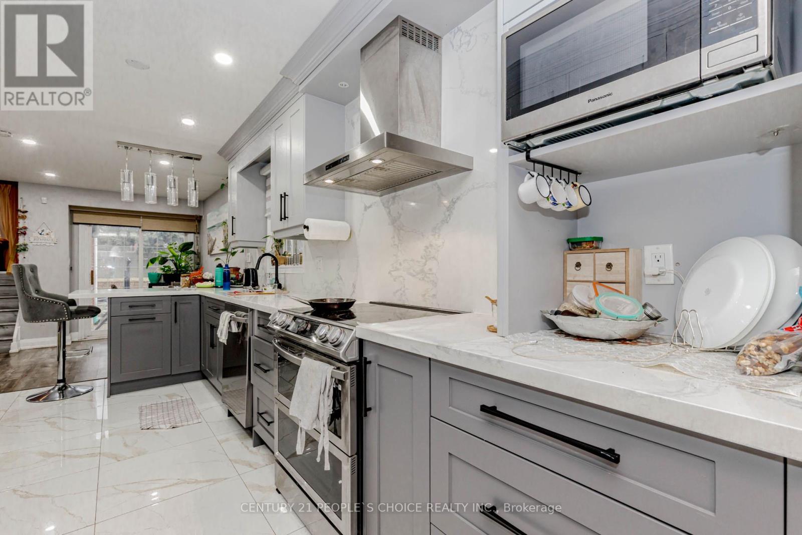 32 Elderwood Place, Brampton, Ontario  L6V 3N3 - Photo 8 - W12729492