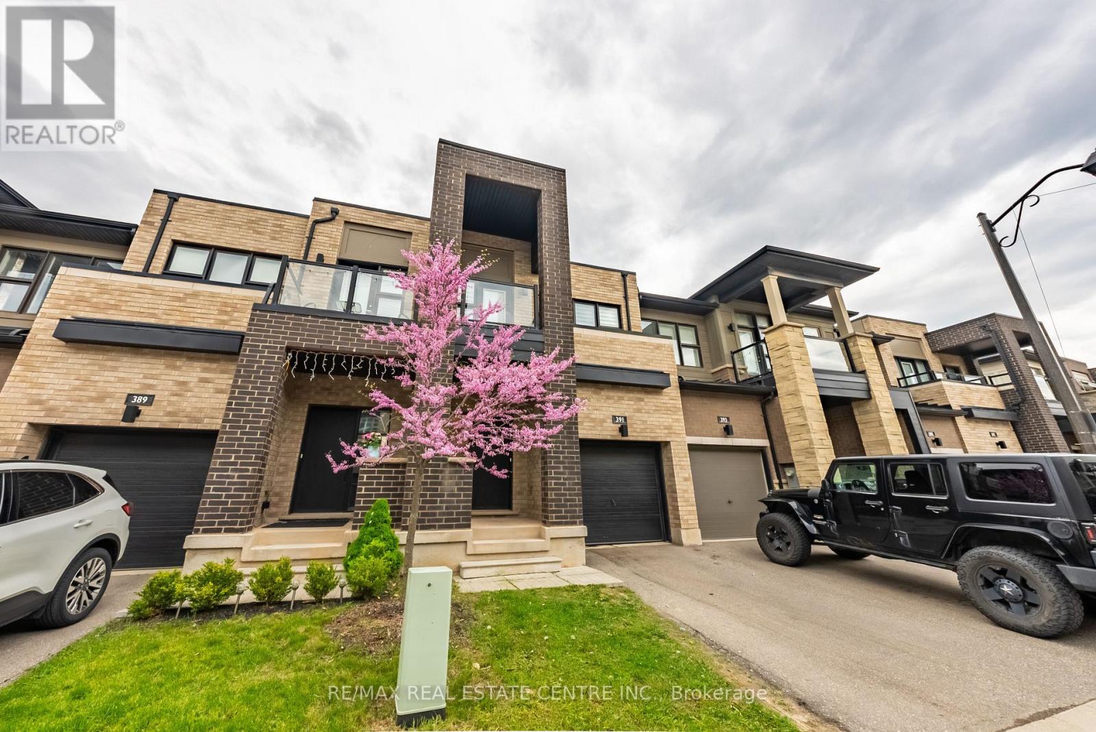 391 Athabasca Common, Oakville, Ontario  L6H 0R5 - Photo 2 - W12729506