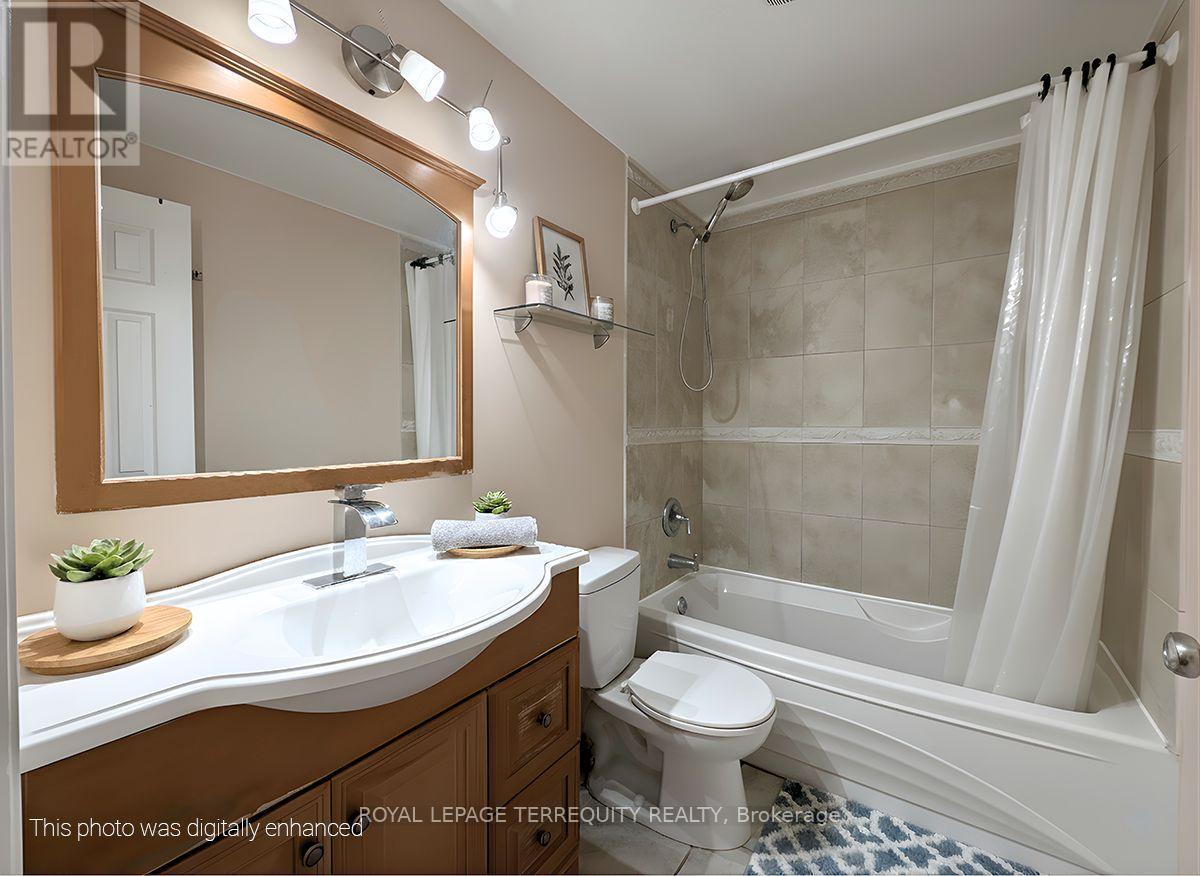 1704 Oberon Crescent, Mississauga, Ontario  L4X 2K8 - Photo 13 - W12729508