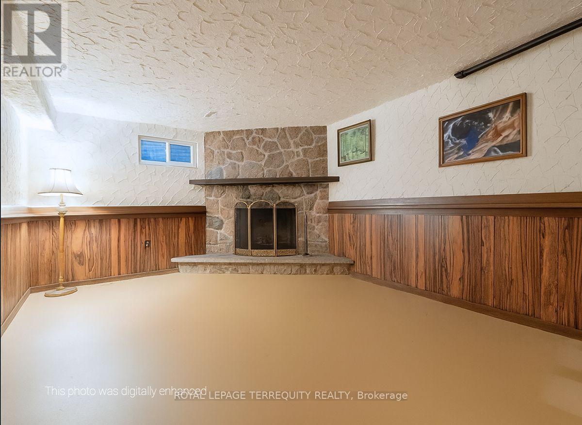 1704 Oberon Crescent, Mississauga, Ontario  L4X 2K8 - Photo 15 - W12729508