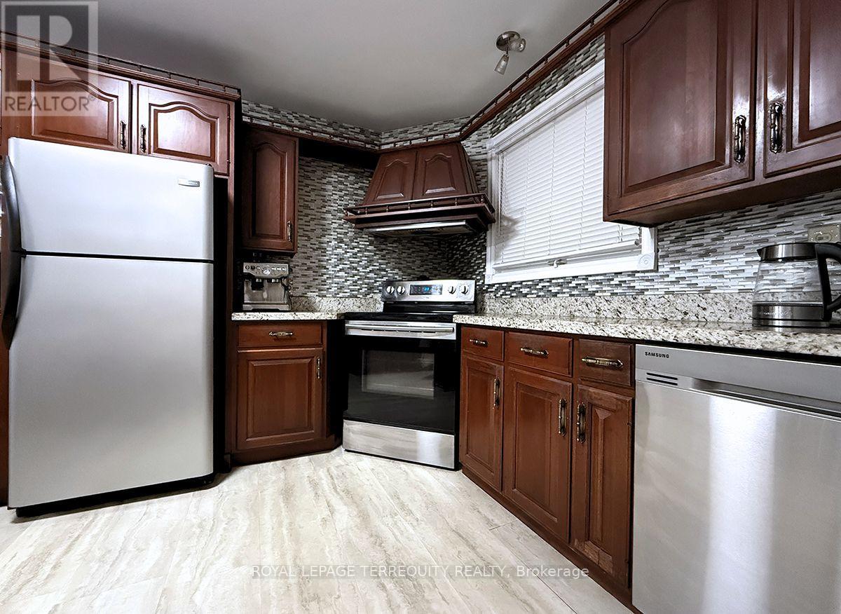 1704 Oberon Crescent, Mississauga, Ontario  L4X 2K8 - Photo 7 - W12729508