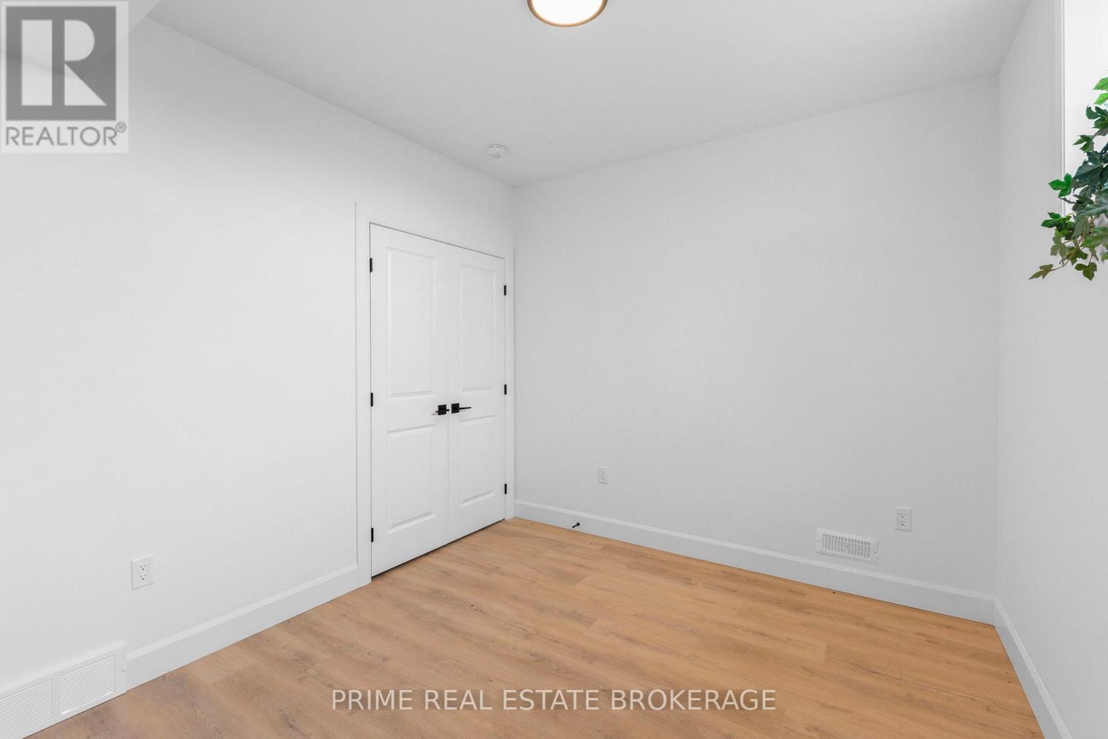 3 - 106 Coastal Crescent, Lambton Shores, Ontario  N0M 1T0 - Photo 23 - X12416005