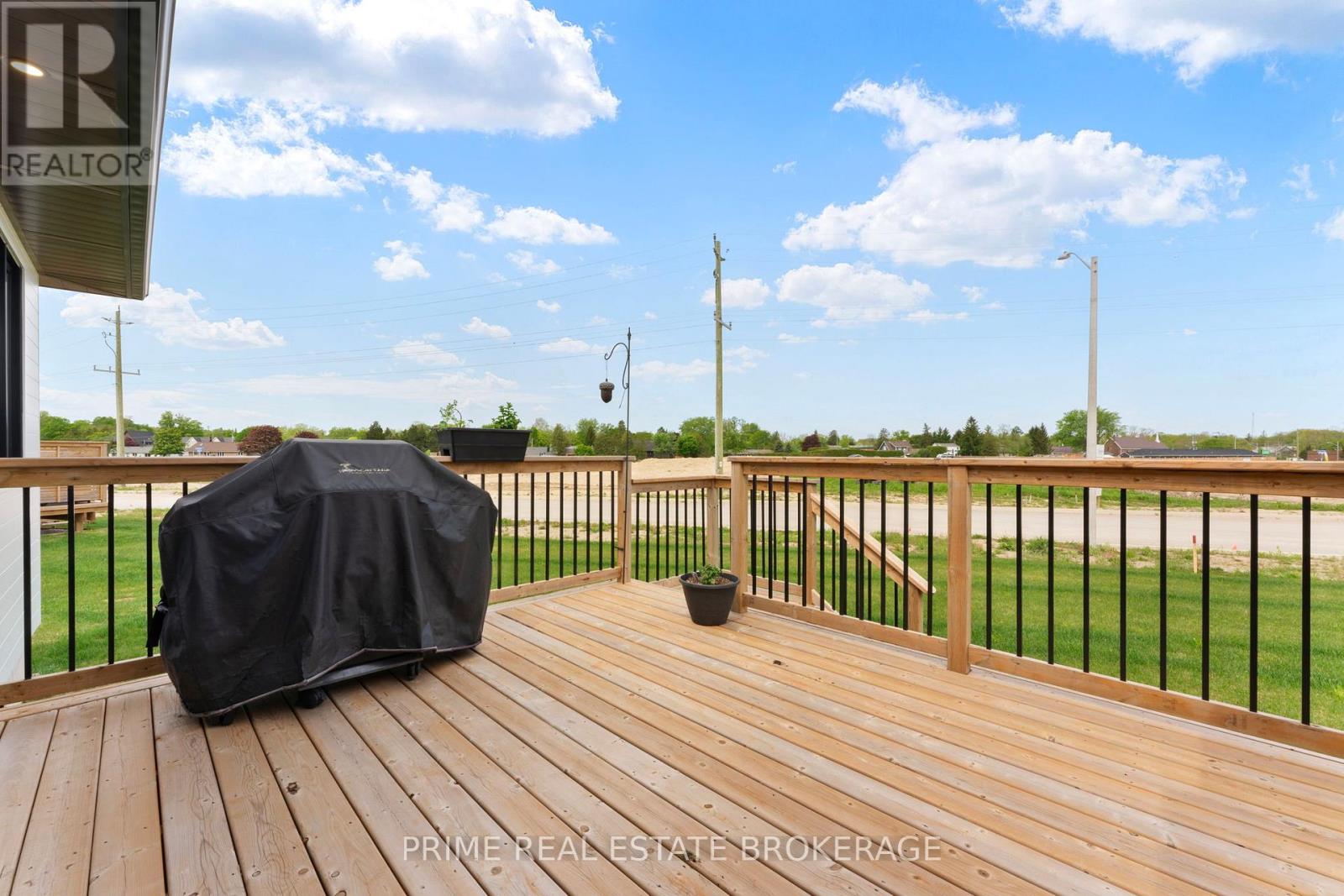 3 - 106 Coastal Crescent, Lambton Shores, Ontario  N0M 1T0 - Photo 33 - X12416005
